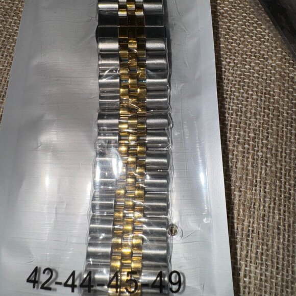 NWT!!  Waterproof - Two Tone Apple Watchband Bracelet - Picture 2 of 2